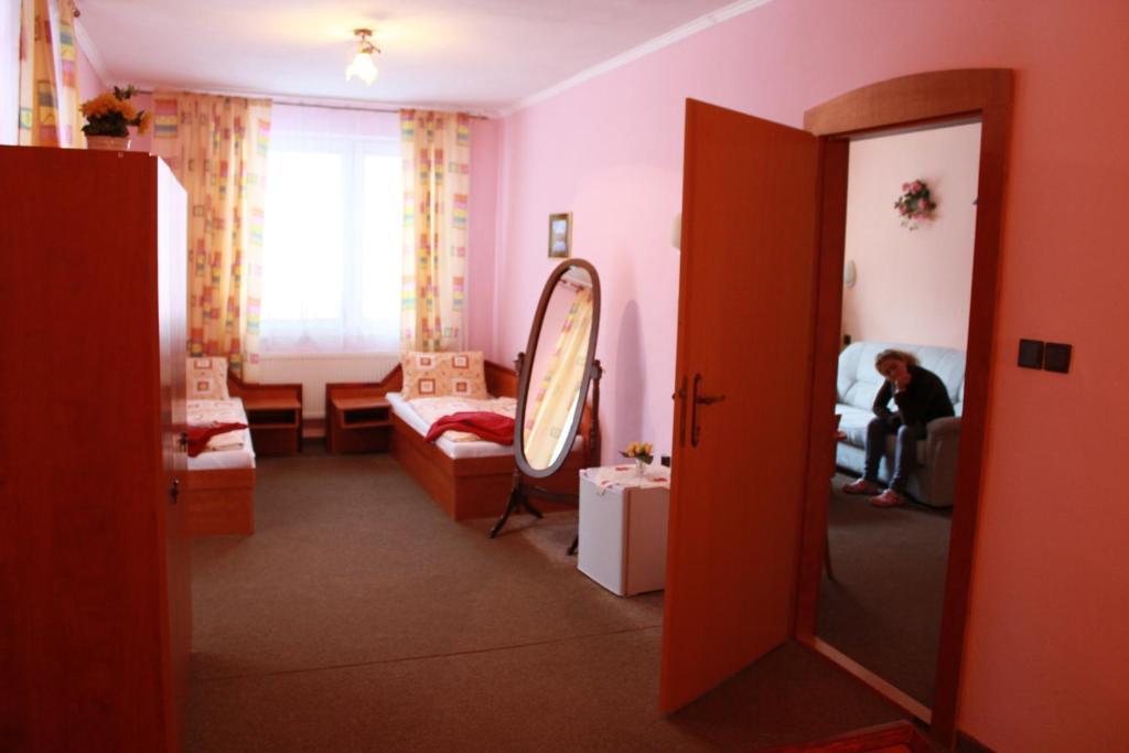 Garni Hotel Anne-Mary Piest'any Værelse billede