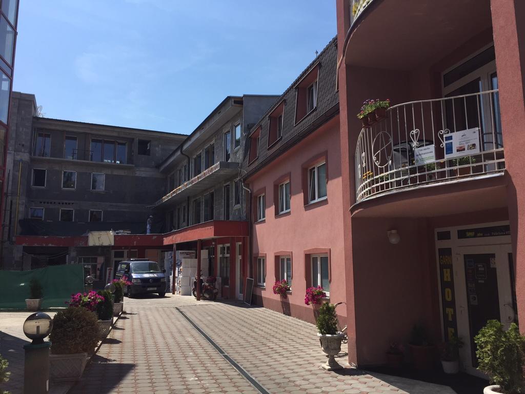 Garni Hotel Anne-Mary Piest'any Eksteriør billede