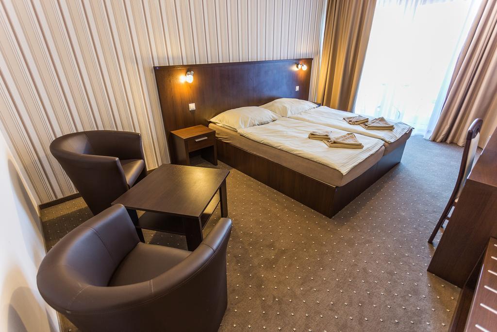 Garni Hotel Anne-Mary Piest'any Eksteriør billede