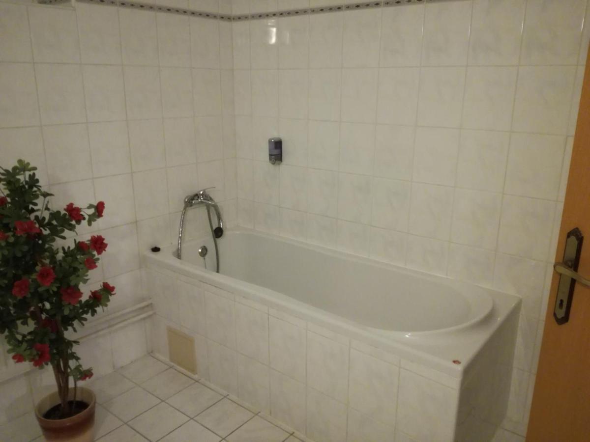 Garni Hotel Anne-Mary Piest'any Eksteriør billede